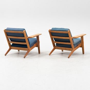 Hans J Wegner, a pair of oak model GE-290, Getama, Gedsted, Denmark.