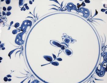 SKÅLFAT, 2 st, porslin, Kina, Qianlong 1736-95.