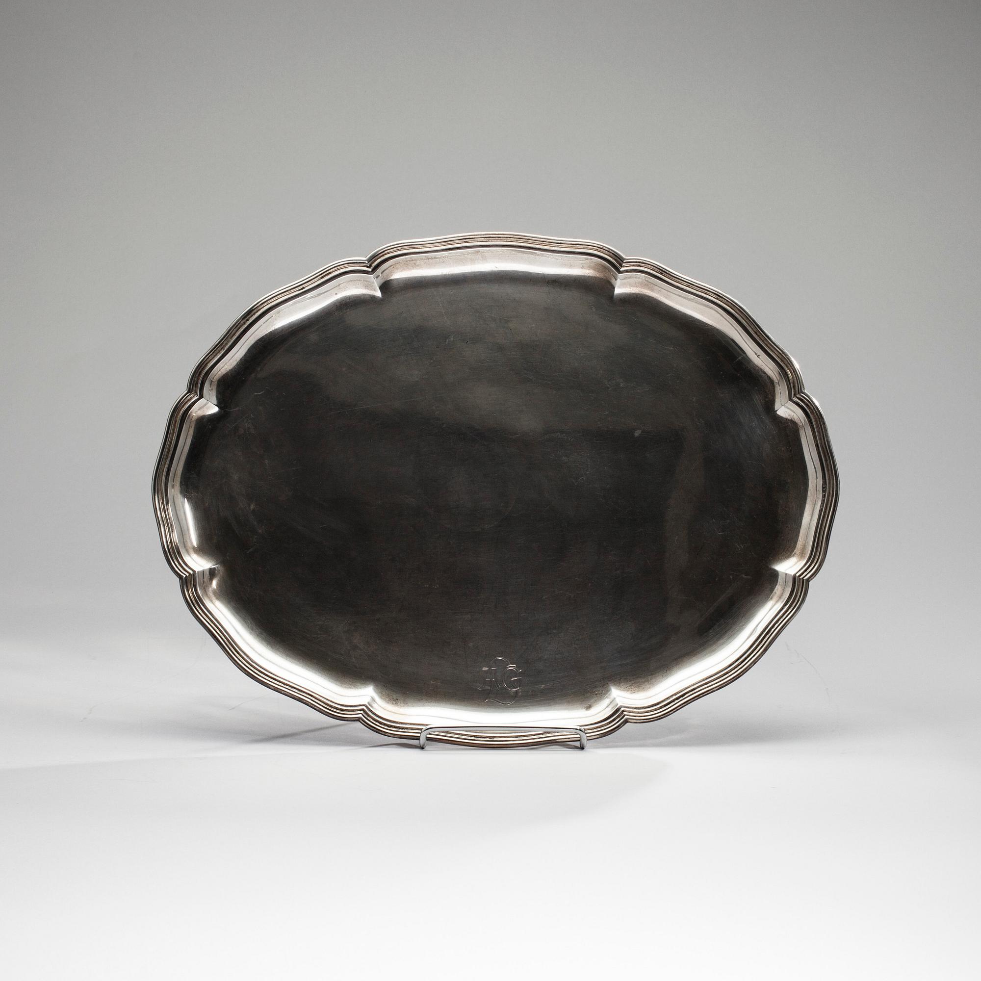 BRICKA, silver, Stockholm 1927. Vikt 734 g.