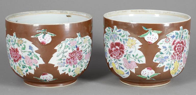 YTTERFODERR, två stycken, kompaniporslin, Qianlong 1736-95.