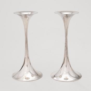 A PAIR OF 'TRUMPETTI' SILVER CANDLESTICKS, signed TW, marked Hopeakeskus 1967.