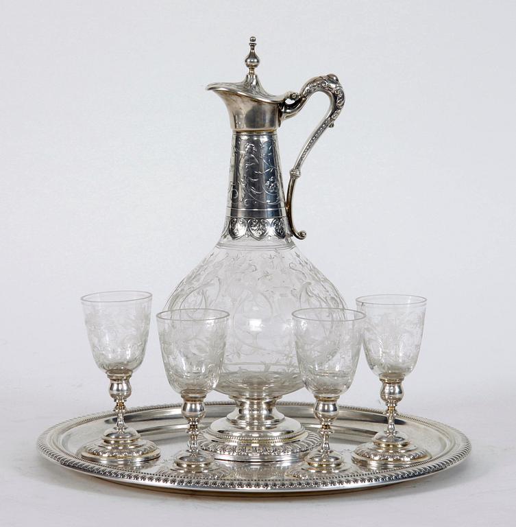 BRICKA, KARAFF SAMT GLAS, 4 st. Silver och glas. Lars Larsson & Co, Stockholm 1884.