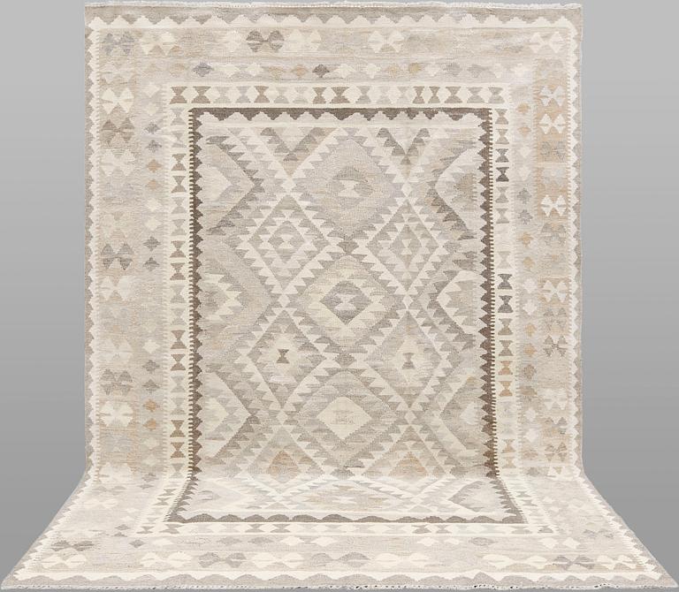 A Kilim rug, approx. 291 x 190 cm.