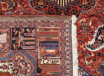 A Bidjar carpet, c. 332 x 255 cm.