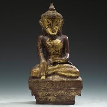 SKULPTUR, förgyllt trä, Shan-stil, Burma, sekelskiftet 1800/1900.