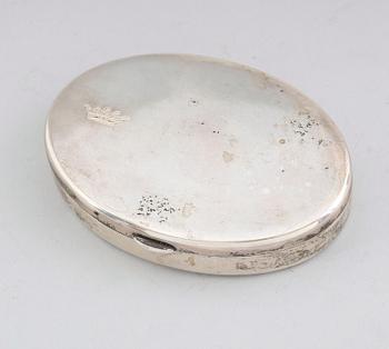DOSA, silver, Stockholm 1920. Vikt ca 94 gram.