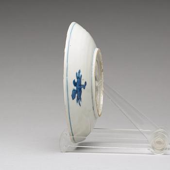 A blue and white crane dish, Ming dynasty (1368-1644).