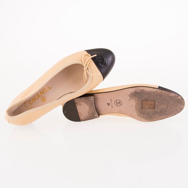 CHANEL, BALLERINAS i storlek 36.