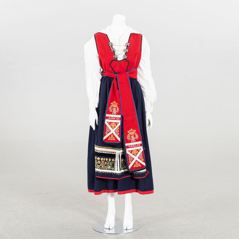 FOLKDRÄKT, Värend, Småland 1983 8 dlr.