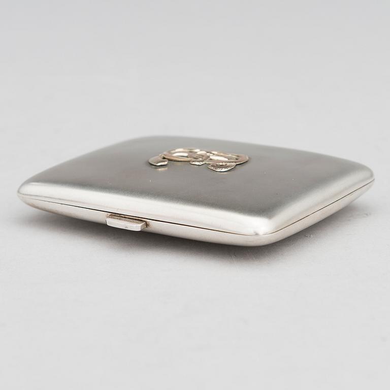 SAVUKERASIA, hopeaa, jossa 27. Jääkäripataljoonan risti. Suomalaiset tarkastusleimat, Helsinki 1928.