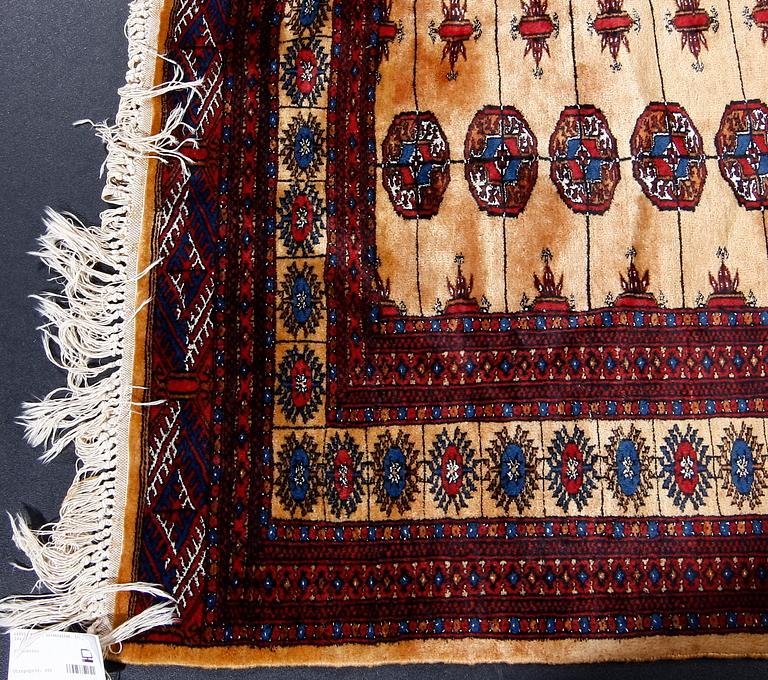 MATTA, orientalisk. 173 x 126.