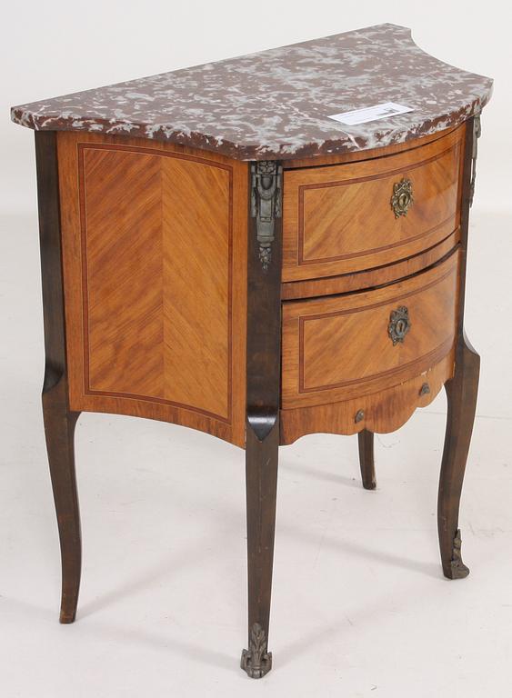 BYRÅ, Louis XVI-stil, 1900-tal.