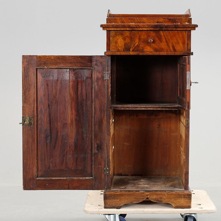 POTTSKÅP, Karl Johan, 1800-talets första hälft.