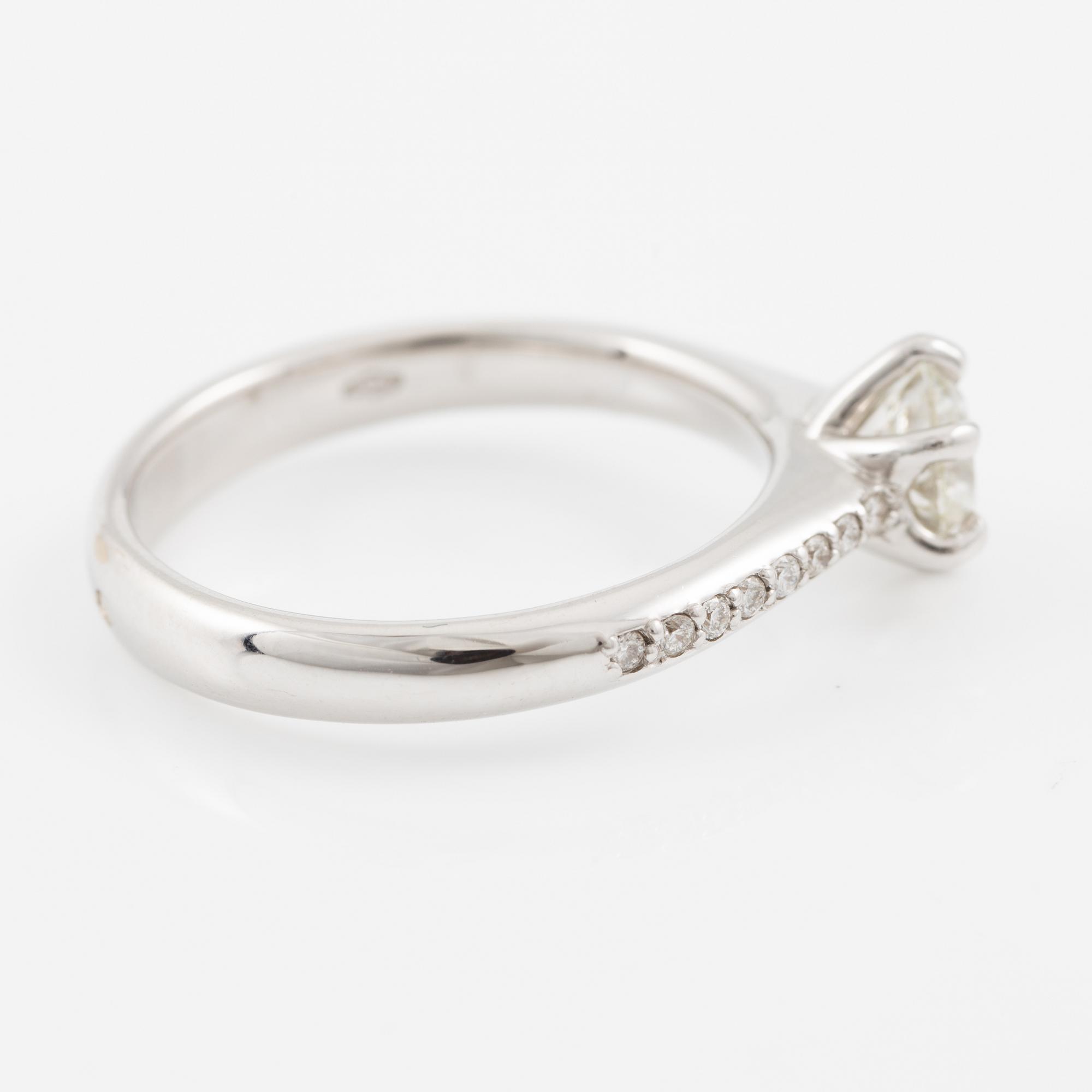 Ring, 18K white gold with brilliant-cut diamond.