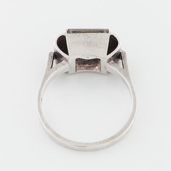 ANDERS HEDLUND, Göteborg, 1950, ring med fasettslipad bergkristall.