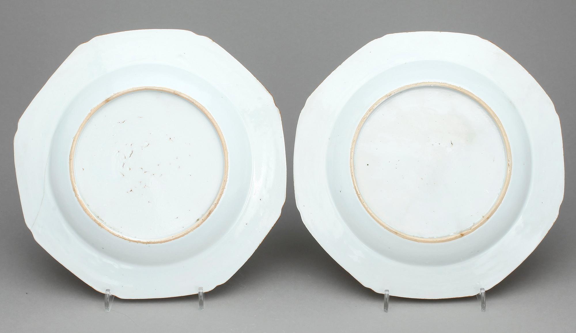 TALLRIKAR ett par, porslin, Kina, Qianlong (1736-95).