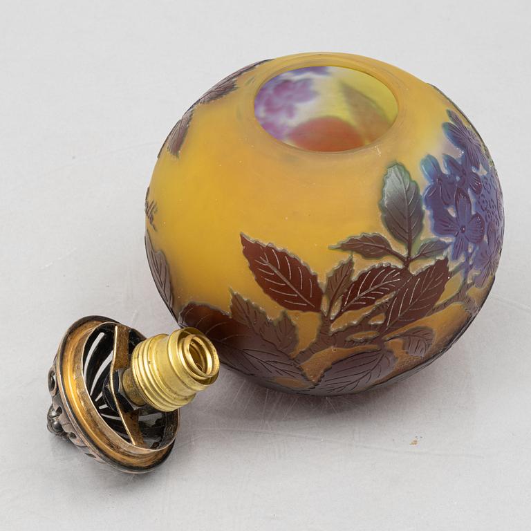 Emile Gallé, a cameo glass oil lamp, Art Nouveau, Nancy, France, circa 1900.