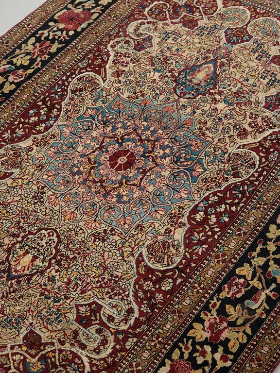 A RUG. An antique Esfahan. 212 x 141 cm.