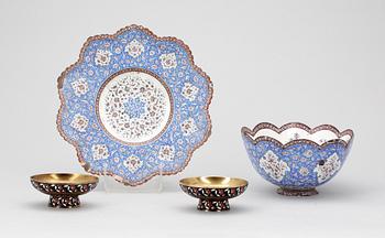 SKÅL MED FAT SAMT SKÅLAR, 2 st, emaljerad metall, Frankrike resp Ryssland, 1800/1900-tal.