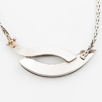 Necklace 18K white gold with brilliant-cut diamonds.