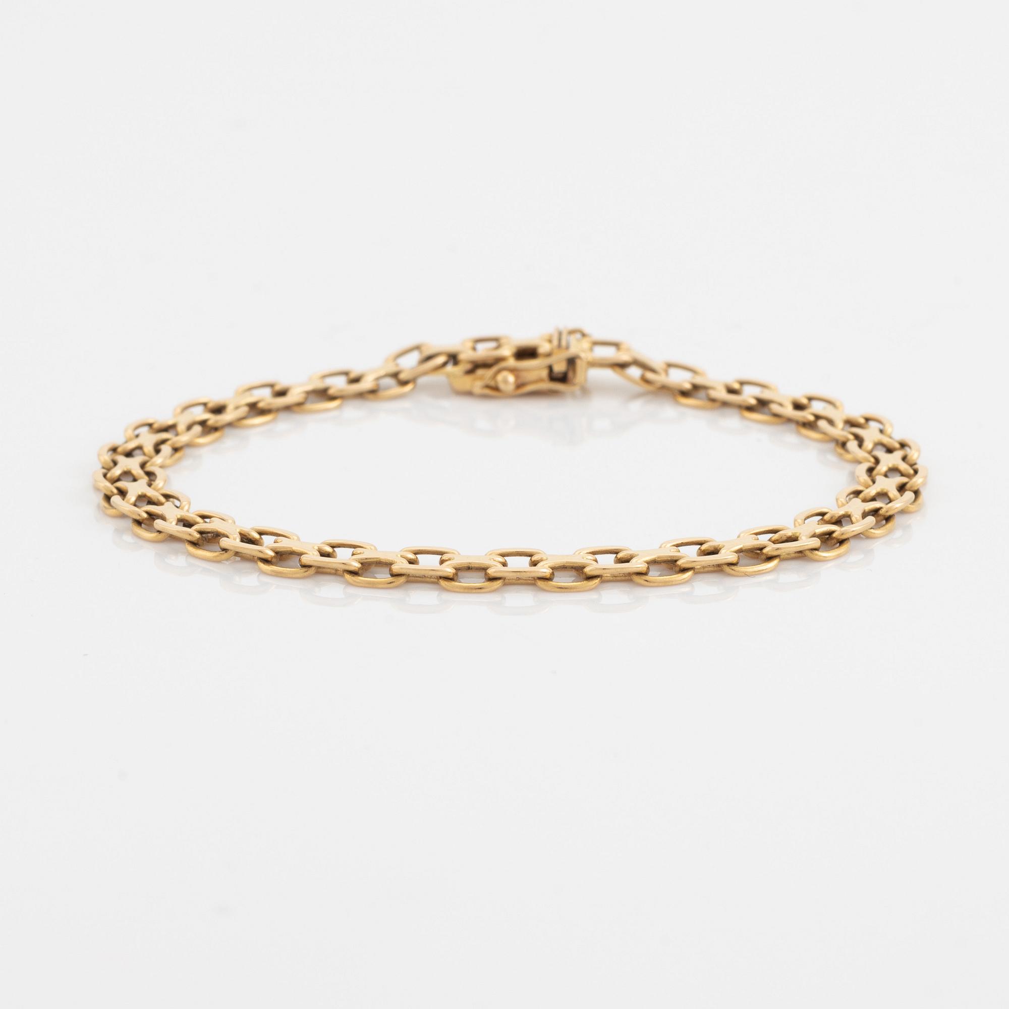 18K gold bracelet.