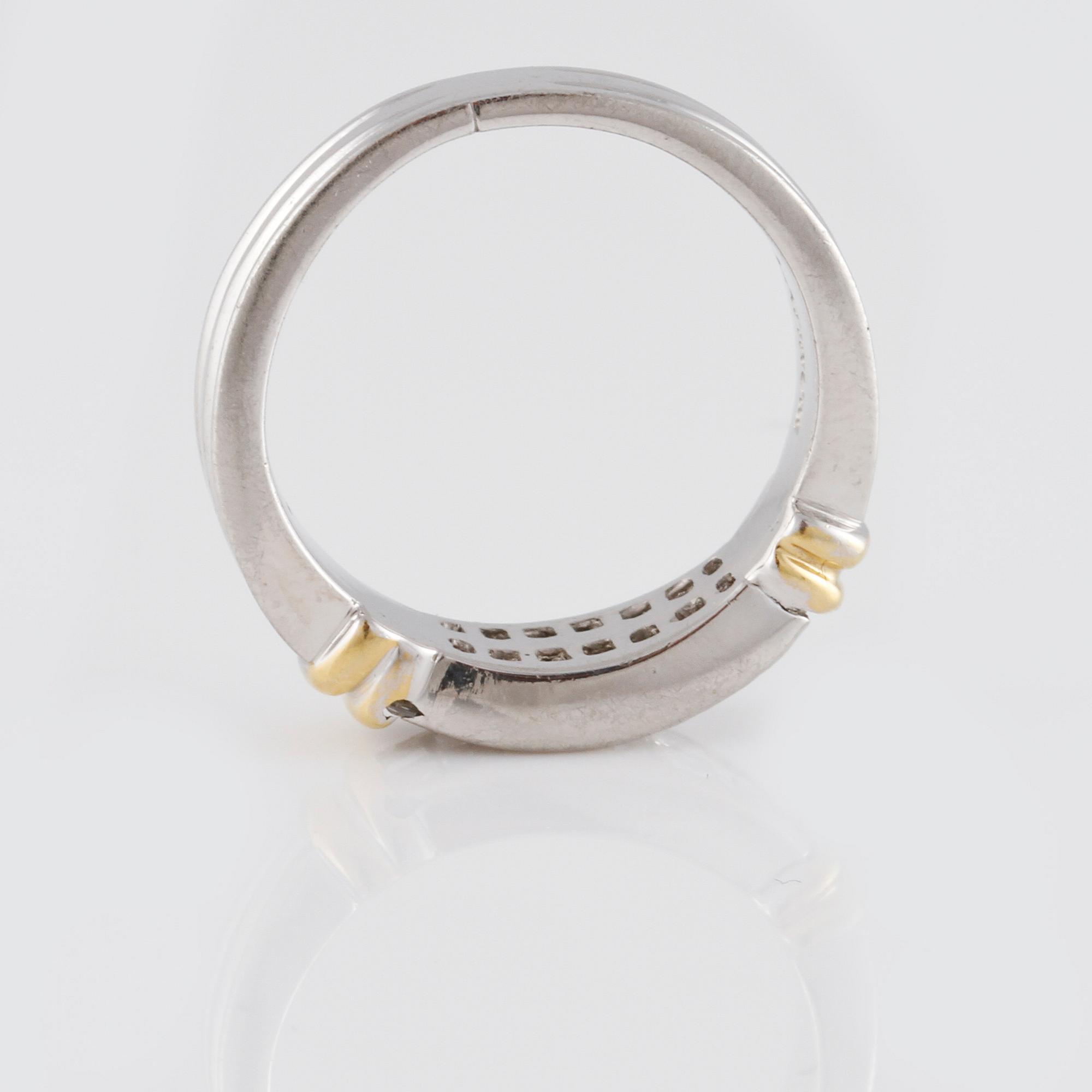 RING, 18K guld och platina med prinsesslipade diamanter ca 1.00 ct. Vikt 7,9 gram.