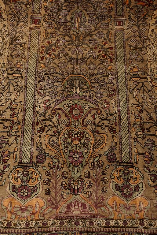 A rug, an antique / semi-antique silk Kashan so called Motashem / Feraghan ca 191,5 - 194,5 x 128,5 - 133 cm.