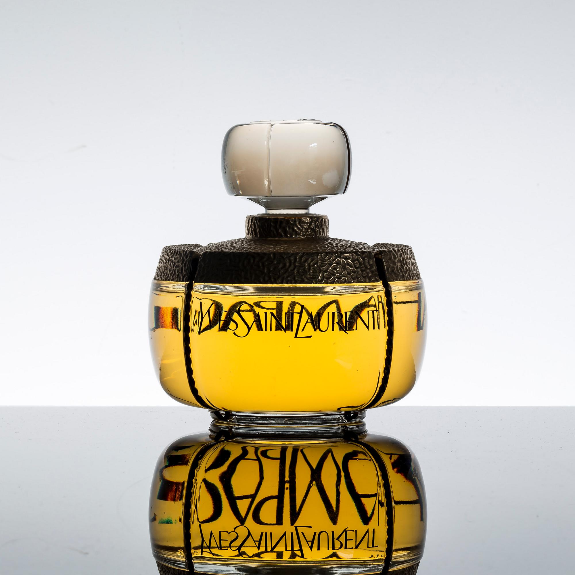 BUTIKSSKYLTNING, "Champagne", Yves Saint Laurent, 1990-tal.