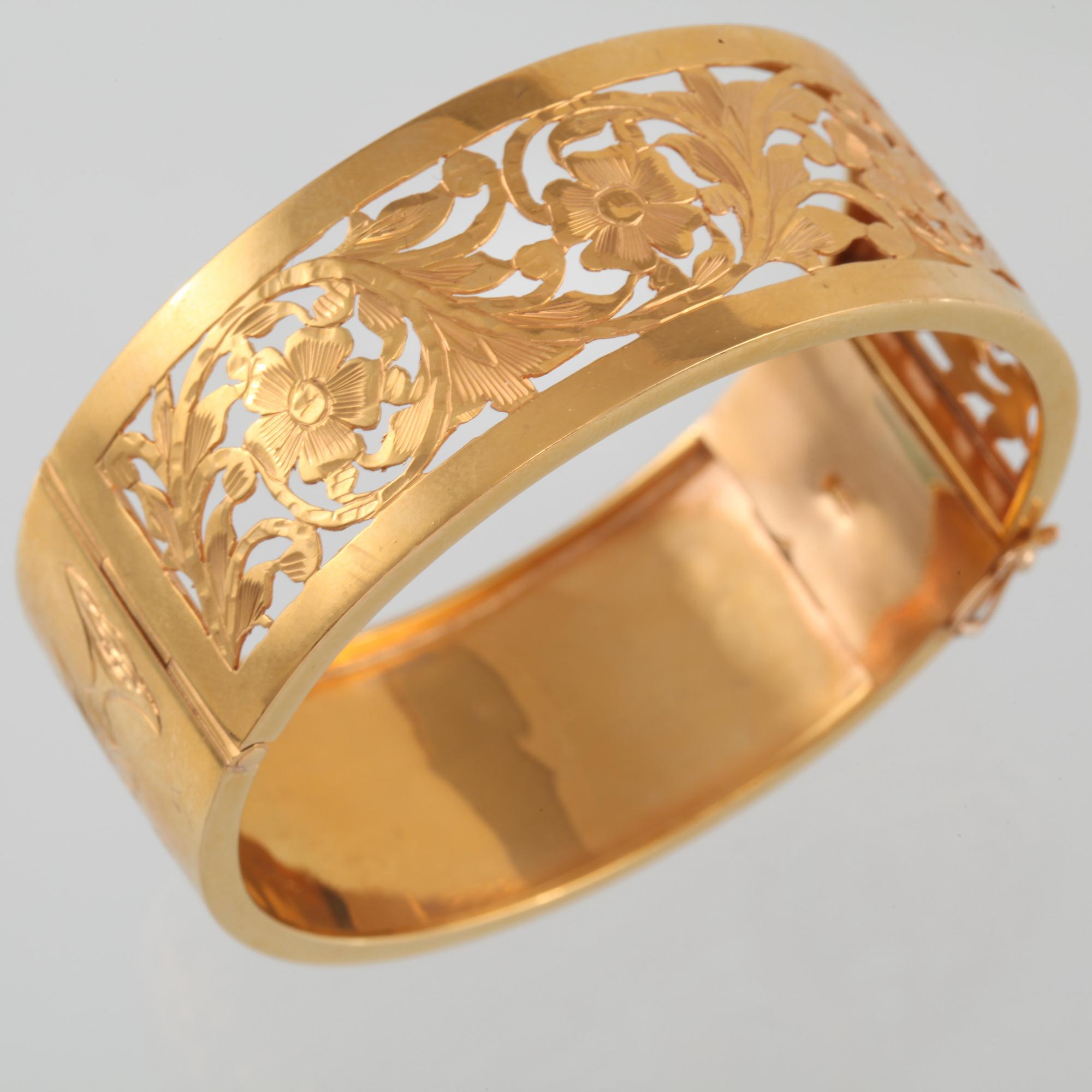 ARMRING, 18K guld. Vikt 45,1 gram.