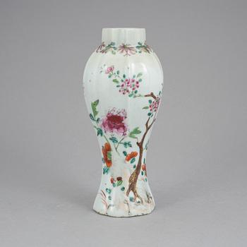 VAS, porslin. Kina, Qingdynastin, Qianlong, (1736-95).