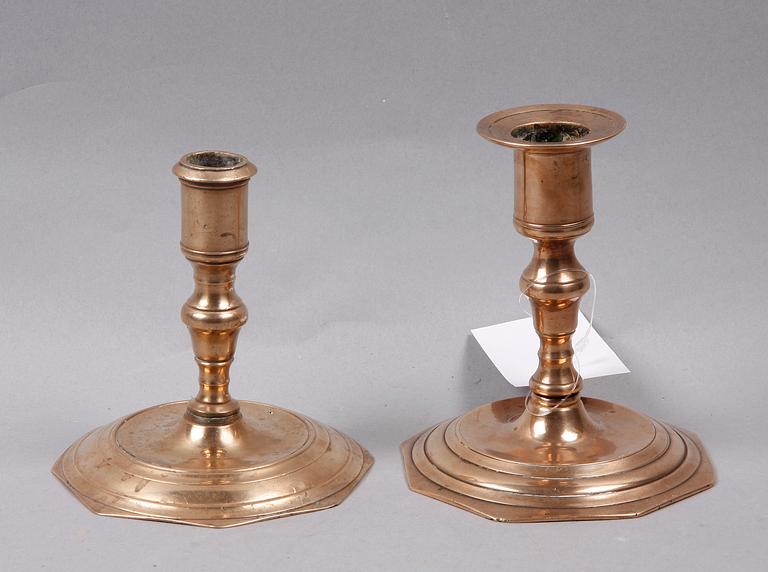 LJUSSTAKAR, 2 st. Mässing 1700-tal.