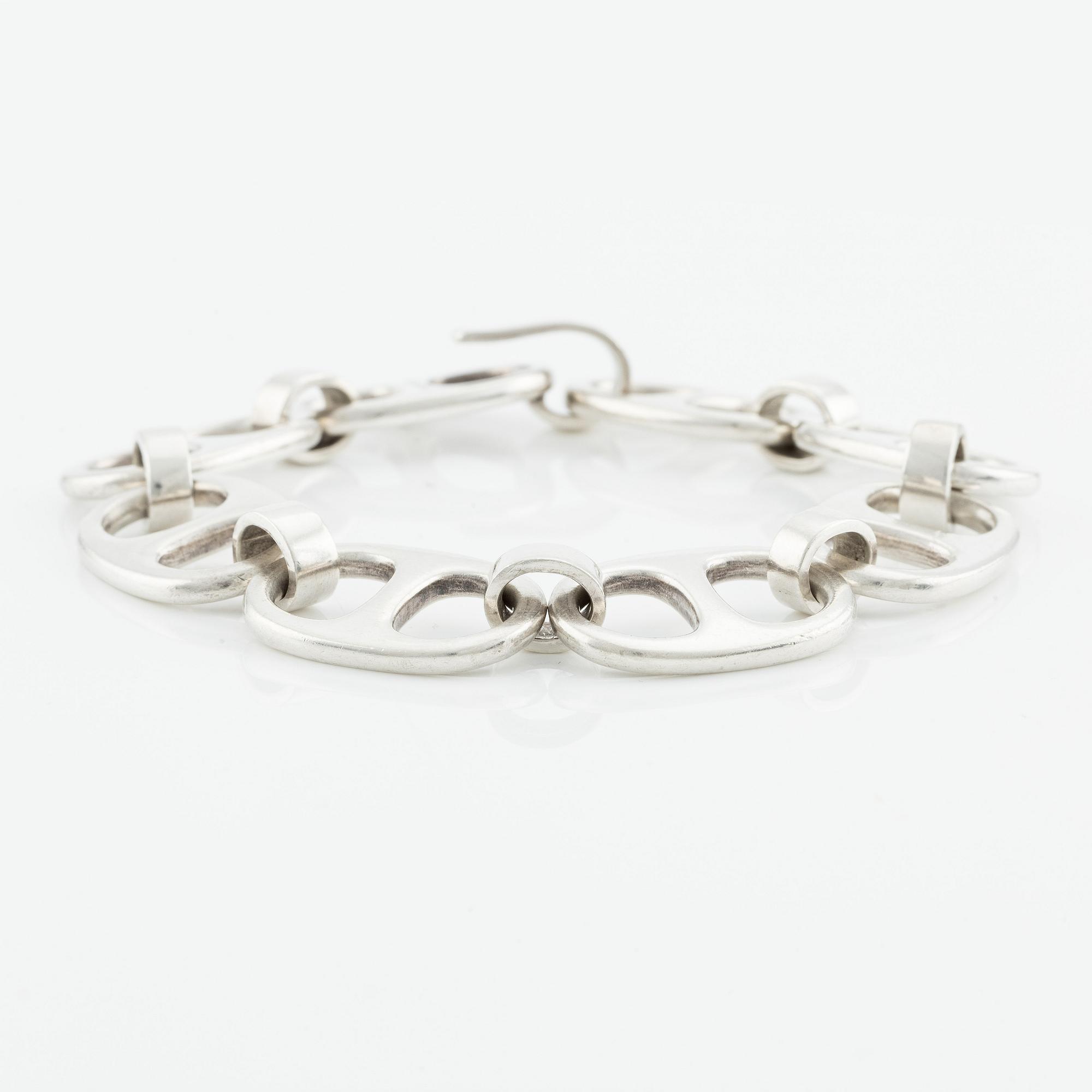 Bertel Gardberg, a silver bracelet, Hopeatehdas Oy, Helsinki 1966.