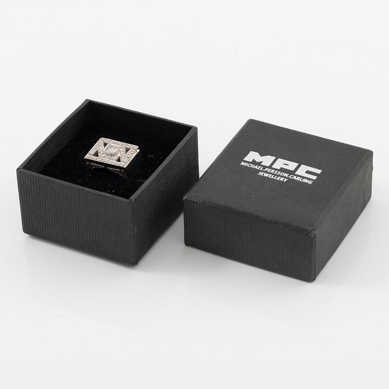 Ring, 18K white gold set with brilliant-cut diamonds.
