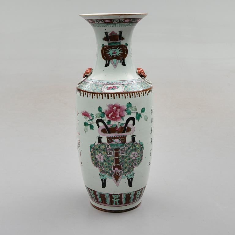 GOLVURNA, porslin, Kina, 1900-tal.