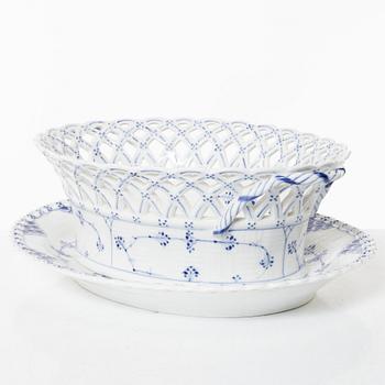 Royal Copenhagen, a 'Musselmalet' / 'Blue Fluted' porcelain bowl and a dish, Denmark 1889-1922.