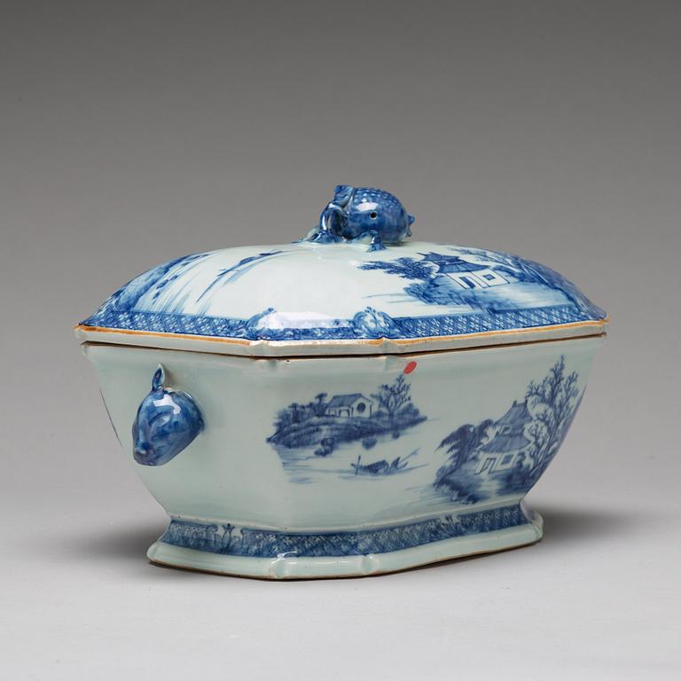 TERRIN med LOCK och snarlikt FAT, kompaniporslin. Qingdynastin, Qianlong (1736-95).