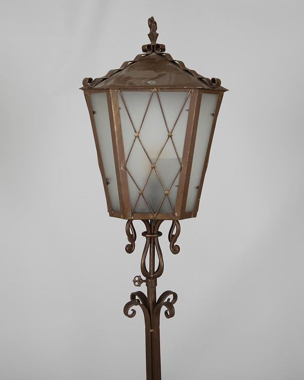 GOLVLAMPA, 1900-talets första hälft.