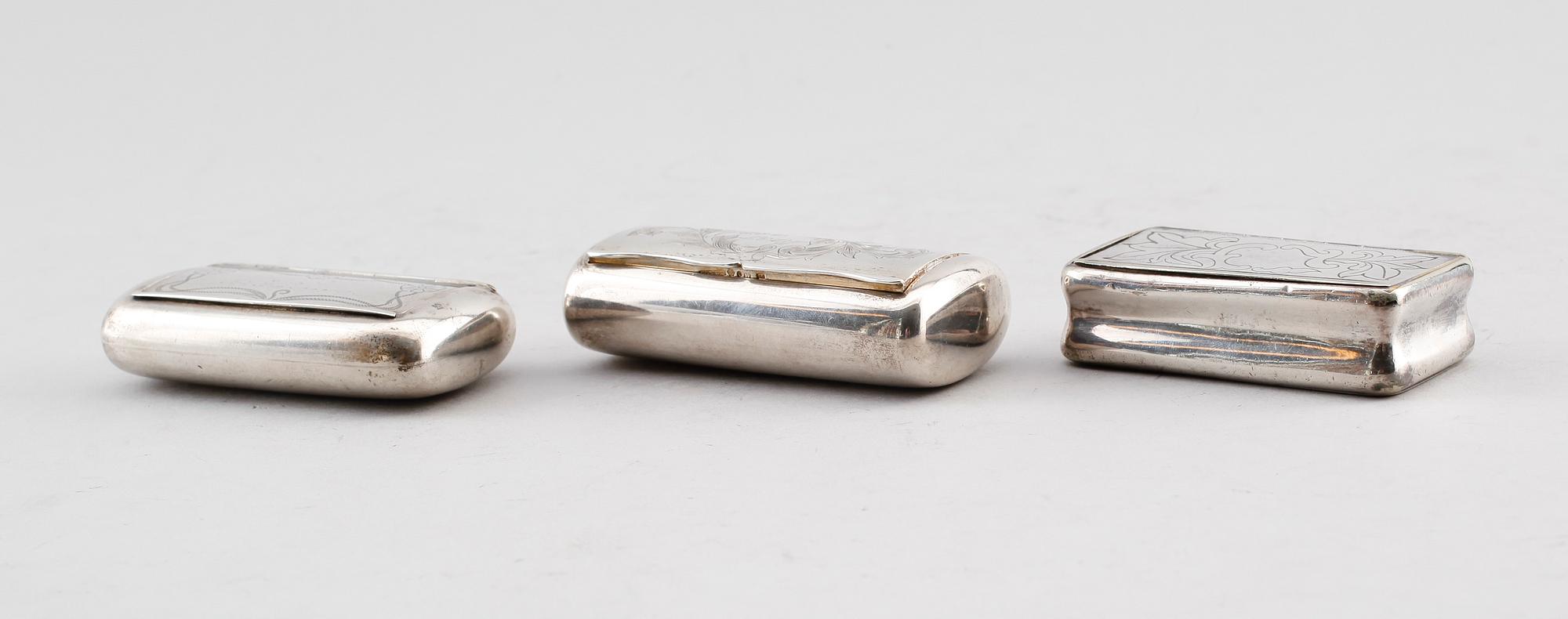 SNUSDOSOR, 2 st, silver, svenska stämplar 1913 och 1927.  Vikt ca 207 gram.