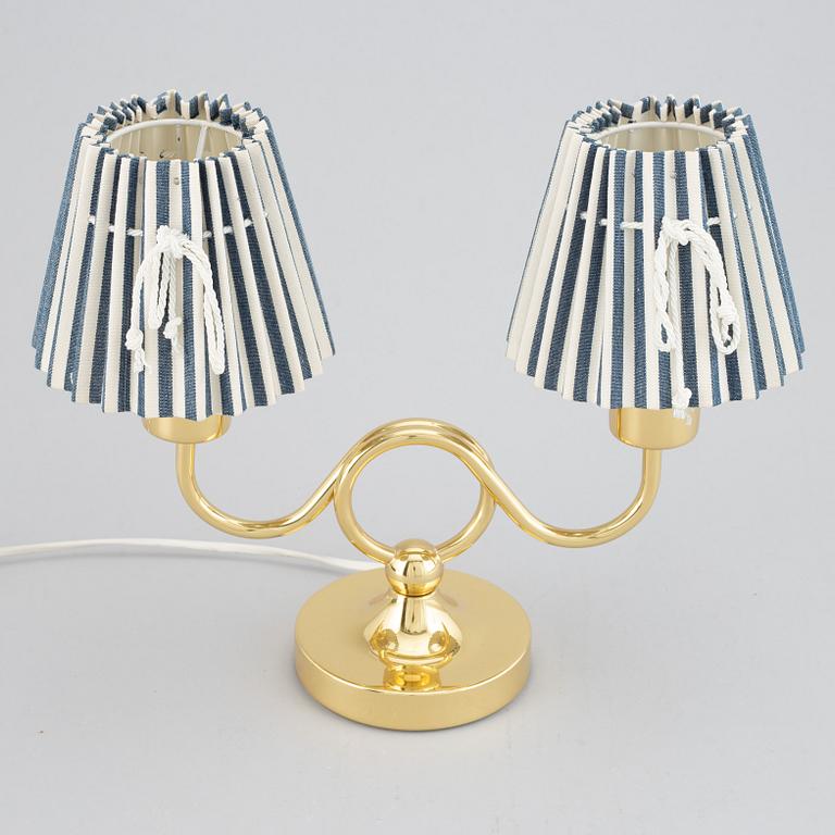 JOSEF FRANK, bordslampa, modell 2483, Firma Svenskt Tenn.