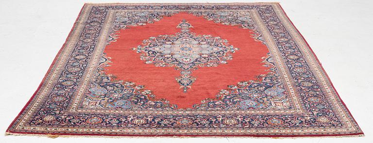 Semi-antique Keshan carpet, approx. 319 x 216 cm.