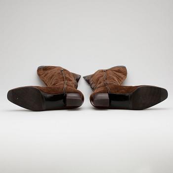 DALCO', a pair of brown suede boots.