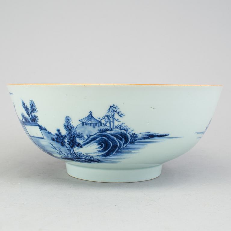 A chinese blue and white punch bowl. Qing dynasty, Qianlong (1736-95).