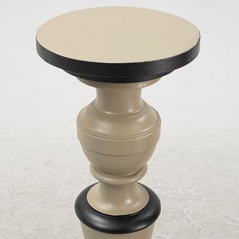 A pair of wooden piedestals, 20th Century.