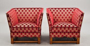 FÅTÖLJER, ett par. Möjligen Gärsnäs, 1900-talets första hälft.