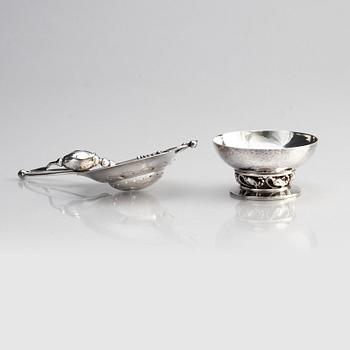 Georg Jensen, a "Blossom" sterling silver tea-strainer with stand, sterling silver, Copenhagen 1933-44.