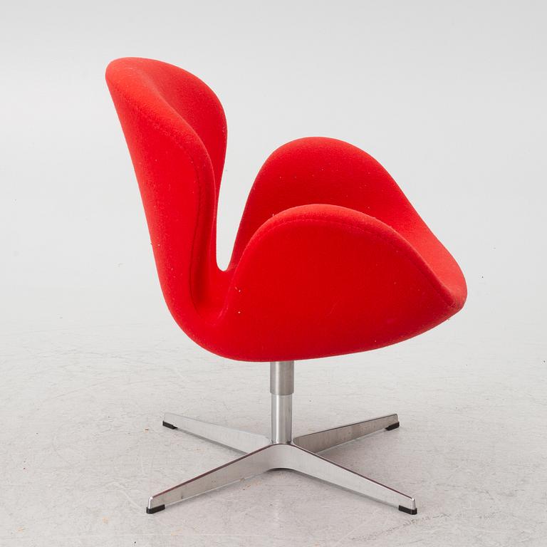 Arne Jacobsen, Fåtölj, "Svanen", Fritz Hansen, Danmark, 2000-tal.