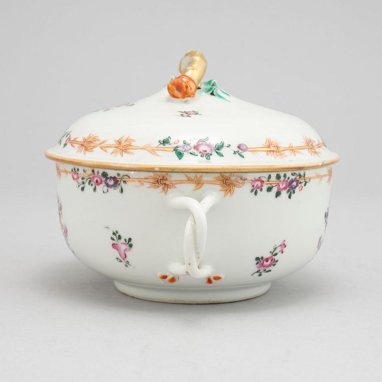 Equelle med lock, kompaniporslin. Qingdynastin, Qianlong (1736-95).