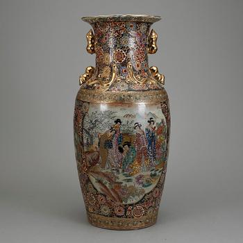GOLVVAS, porslin. Japan/Kina. 1900-tal.