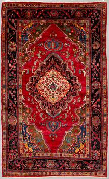 A CARPET, Old West persian, ca 345 x 206 cm.