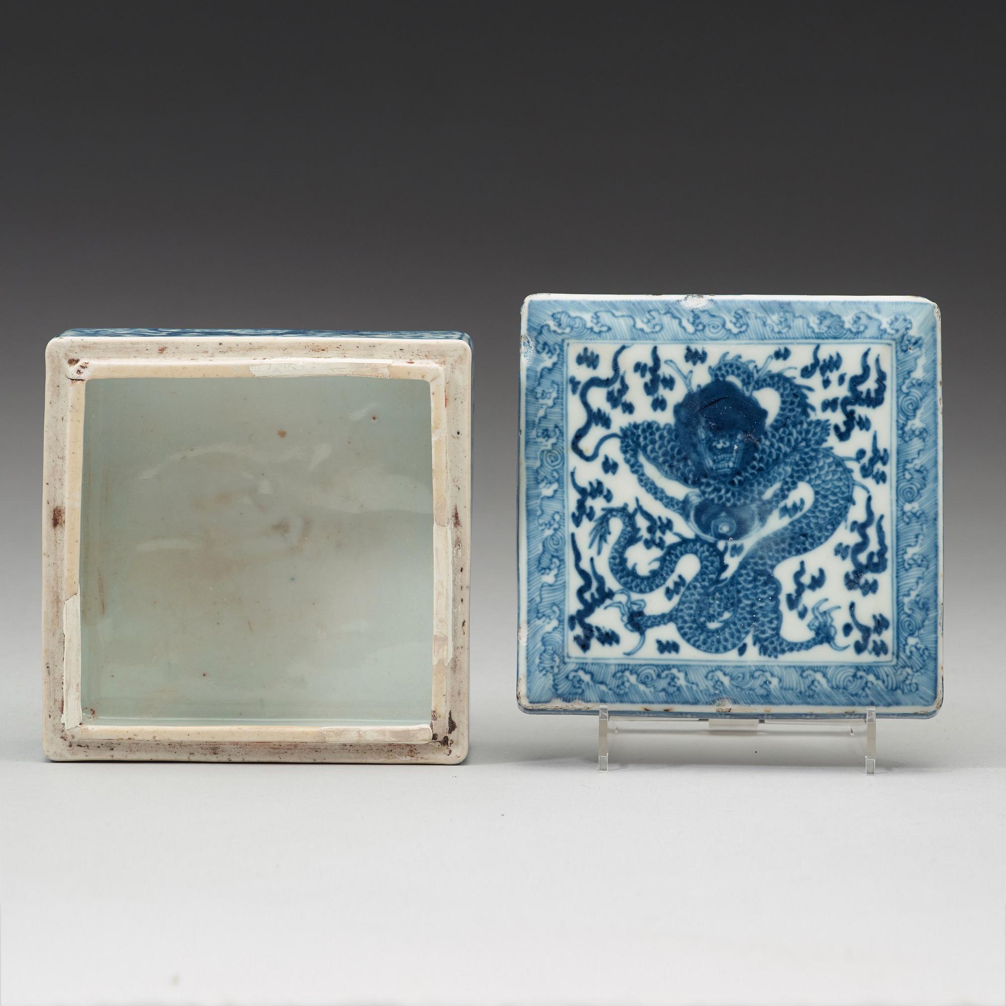 A Chinese porcelain box and cover, Qing dynasty, early 19th century.